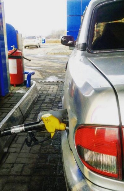 Процесс заправки авто на АЗС
