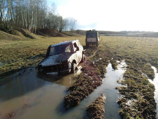 Фото эвакуации автомобиля из грязи